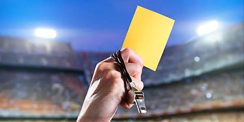 Thẻ vàng, thẻ đỏ được ra đời từ một trận đấu bất đồng ngôn ngữ
