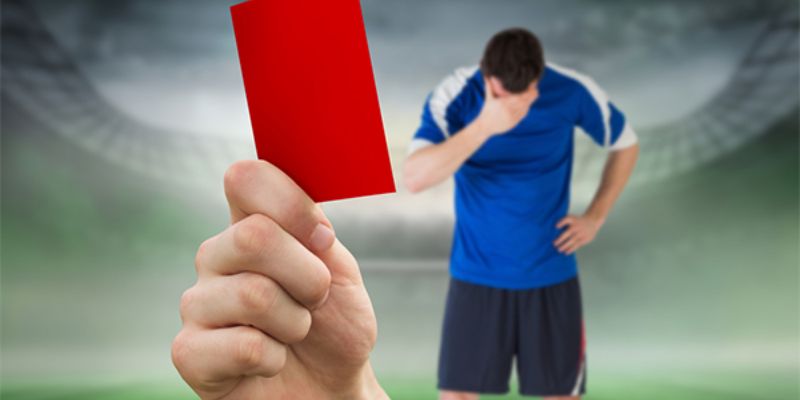 1 chiếc thẻ đỏ có thể khiến thế trận thay đổi hoàn toàn